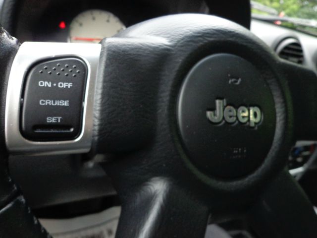 Jeep Liberty 2003 photo 10