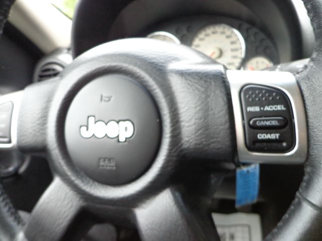 Jeep Liberty 2003 photo 9