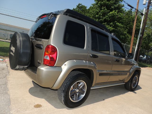 Jeep Liberty 2004 photo 22