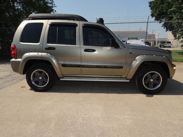 Jeep Liberty 2004 photo 23