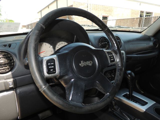 Jeep Liberty 2004 photo 27