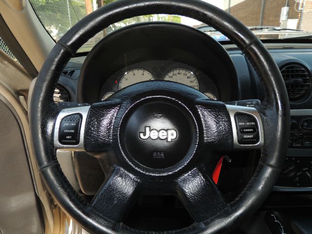 Jeep Liberty 2004 photo 9