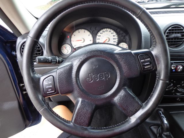 Jeep Liberty 2004 photo 10