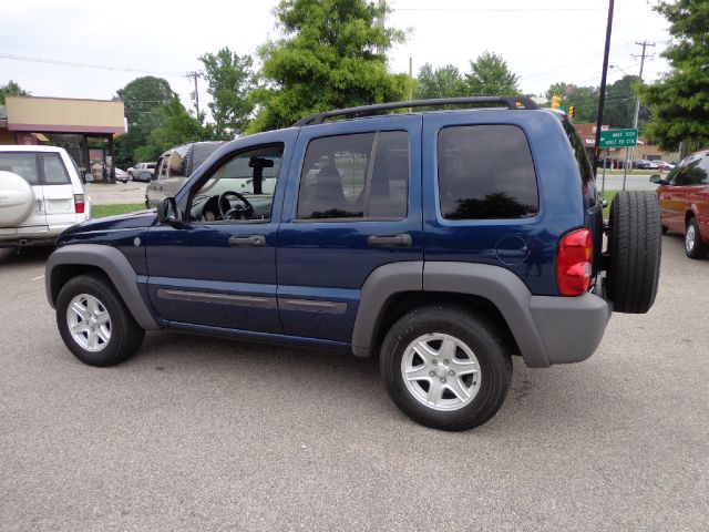 Jeep Liberty 2004 photo 11