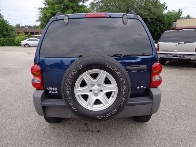 Jeep Liberty 2004 photo 13