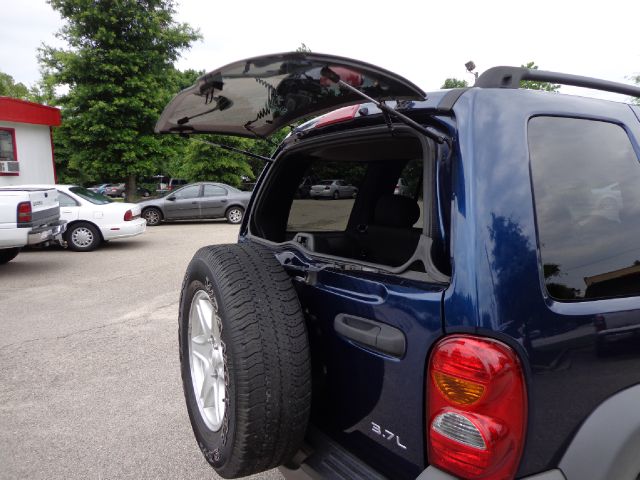 Jeep Liberty 2004 photo 2