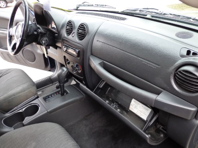 Jeep Liberty 2004 photo 4