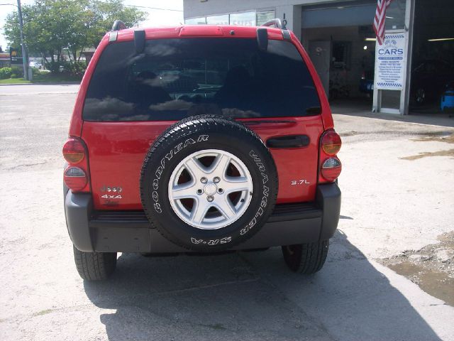 Jeep Liberty 2004 photo 4