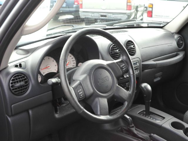 Jeep Liberty 2004 photo 2