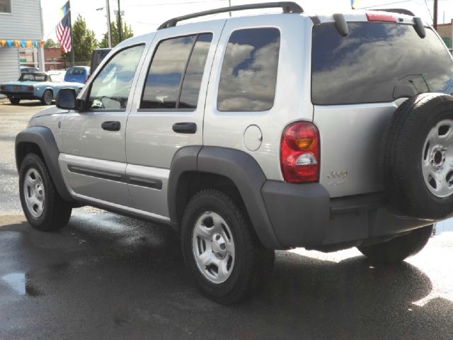 Jeep Liberty 2004 photo 4