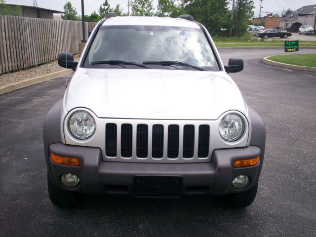 Jeep Liberty 2004 photo 2