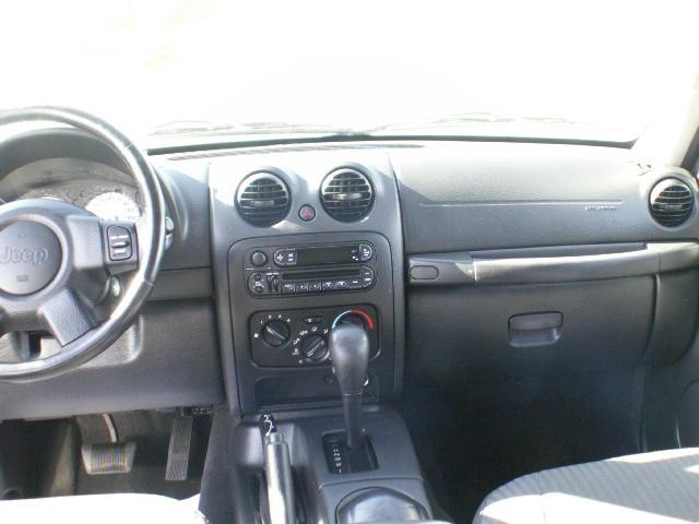 Jeep Liberty 2004 photo 3