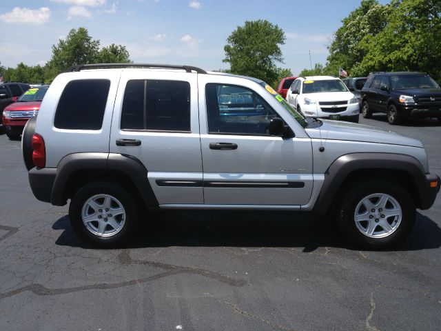 Jeep Liberty 2004 photo 1