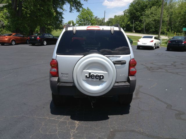 Jeep Liberty 2004 photo 6