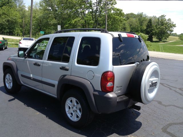 Jeep Liberty 2004 photo 8