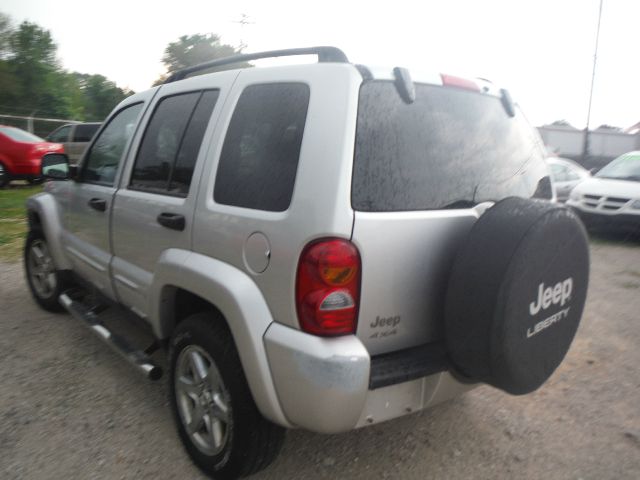 Jeep Liberty 2004 photo 11