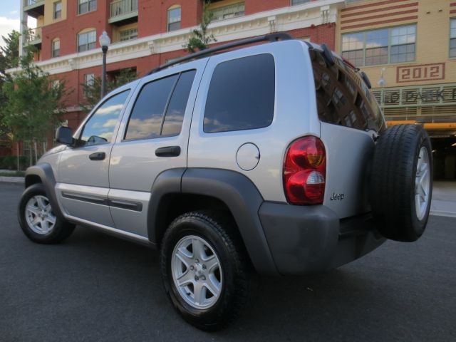 Jeep Liberty 2004 photo 2