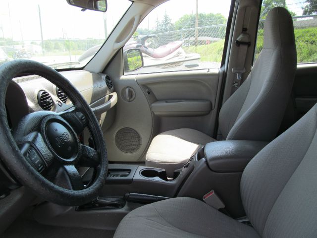 Jeep Liberty 2004 photo 2