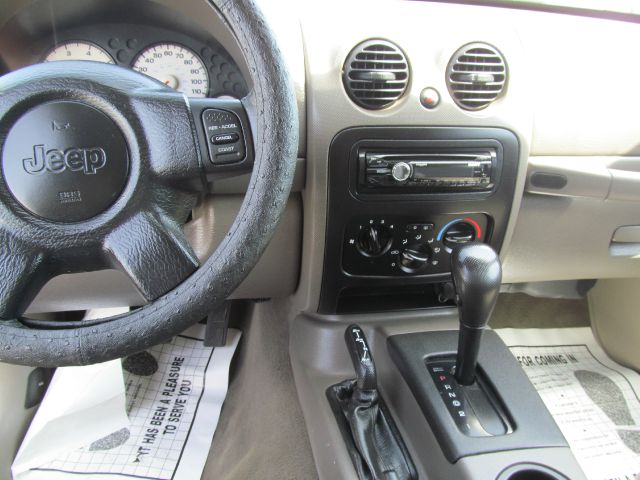 Jeep Liberty 2004 photo 7