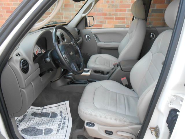 Jeep Liberty 2004 photo 1