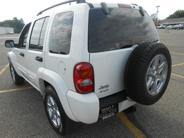 Jeep Liberty 2004 photo 12