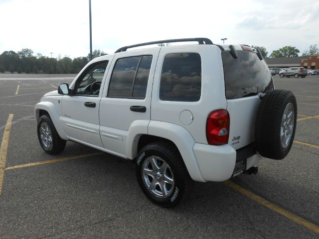 Jeep Liberty 2004 photo 13