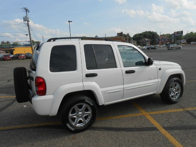 Jeep Liberty 2004 photo 15