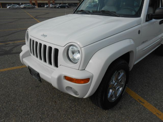 Jeep Liberty 2004 photo 16