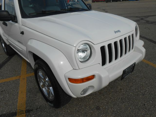 Jeep Liberty 2004 photo 20