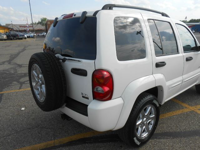 Jeep Liberty 2004 photo 22