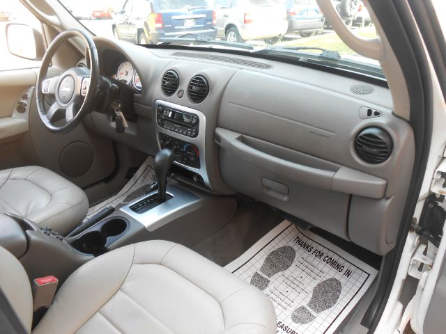 Jeep Liberty 2004 photo 3