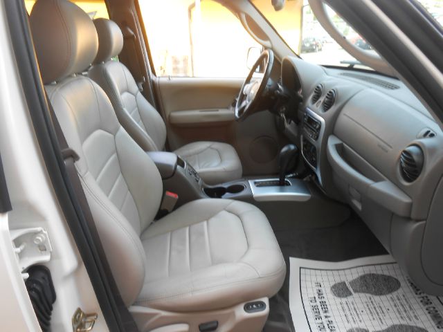 Jeep Liberty 2004 photo 4