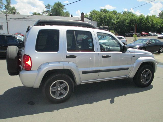 Jeep Liberty 2004 photo 4