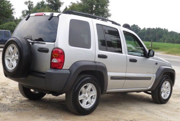 Jeep Liberty 2004 photo 3