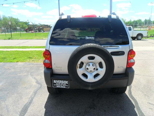 Jeep Liberty 2004 photo 2