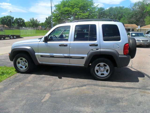 Jeep Liberty 2004 photo 4