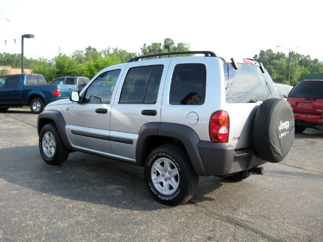 Jeep Liberty 2004 photo 2