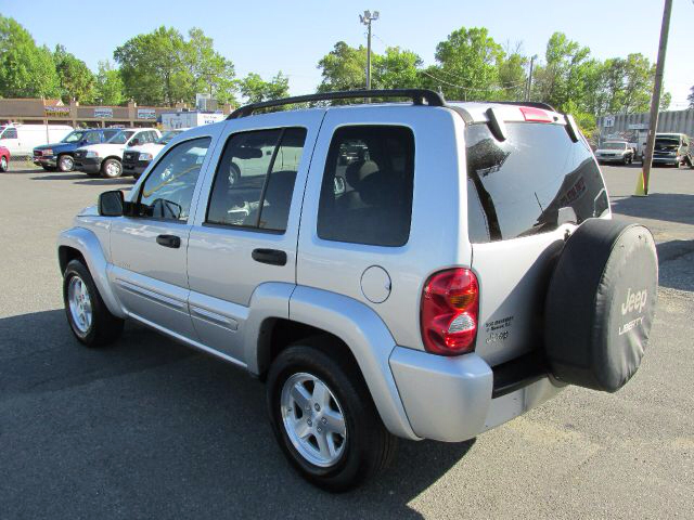 Jeep Liberty 2004 photo 2