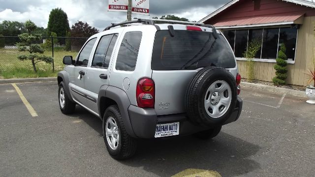 Jeep Liberty 2004 photo 4