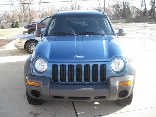 Jeep Liberty 2004 photo 2