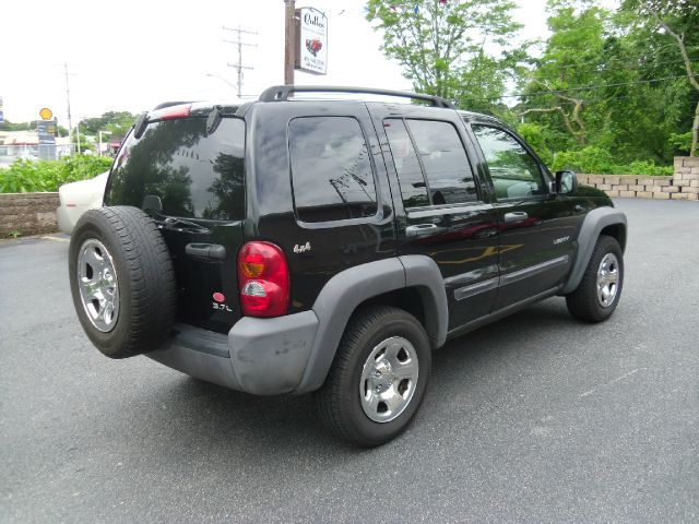 Jeep Liberty 2004 photo 4