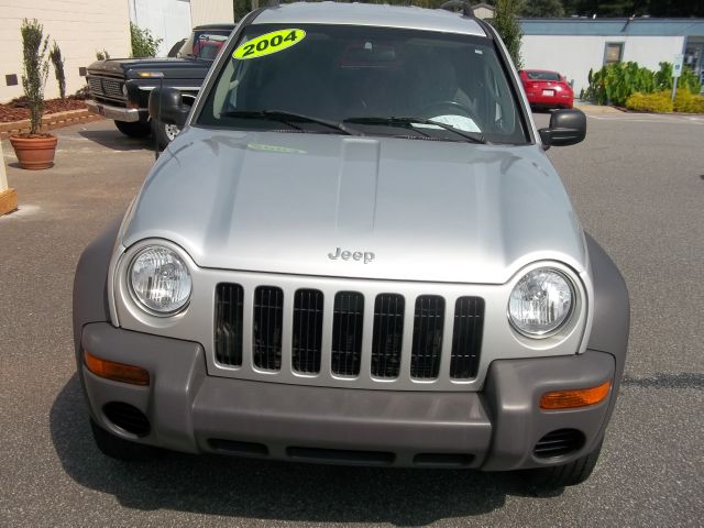 Jeep Liberty 2004 photo 2