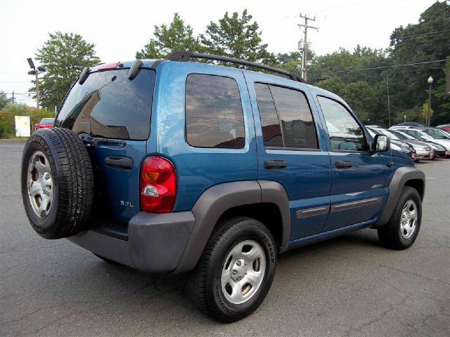 Jeep Liberty 2004 photo 3