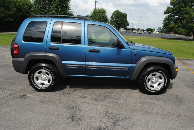 Jeep Liberty 2004 photo 2