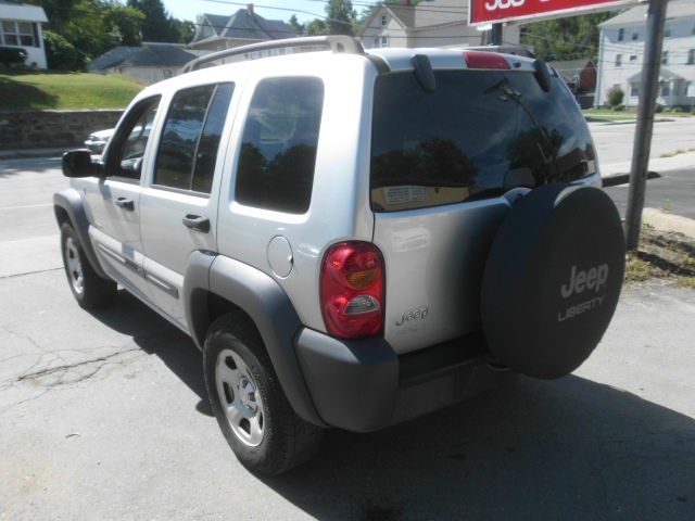 Jeep Liberty 2004 photo 3