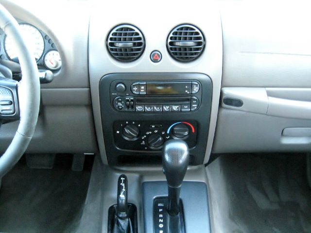 Jeep Liberty 2004 photo 4