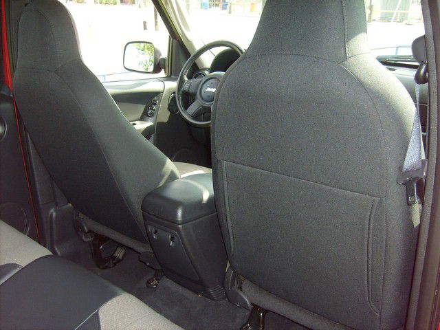 Jeep Liberty 2004 photo 11