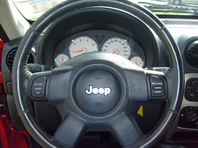 Jeep Liberty 2004 photo 23