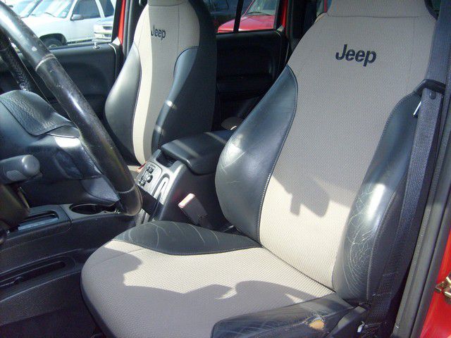 Jeep Liberty 2004 photo 28