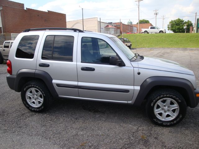 Jeep Liberty 2004 photo 9